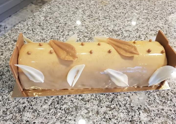 Atelier Bûche, caramel beurre salé, sablé breton, glaçage dulcey