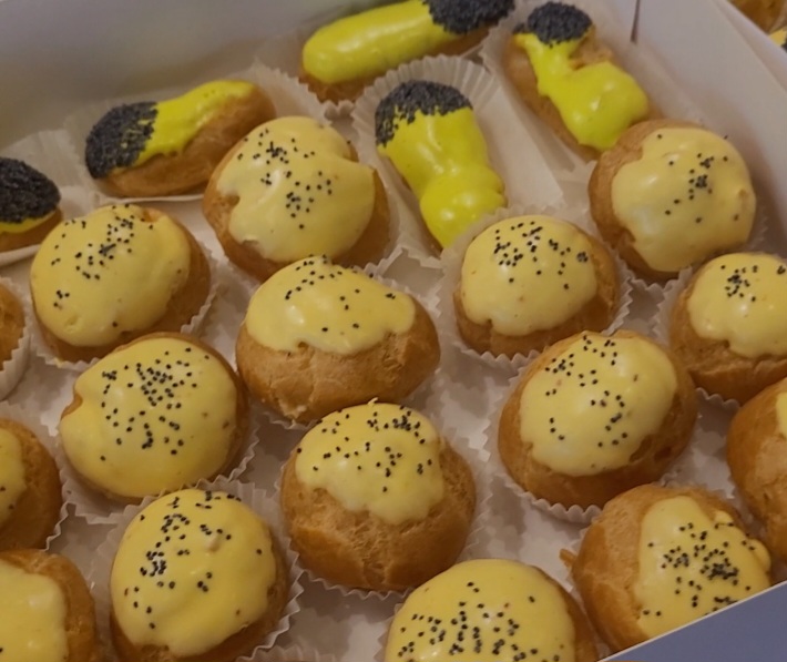 ATELIER Les Eclairs, choux, crème d’asperges, les religieuses salées avocat, chèvre…