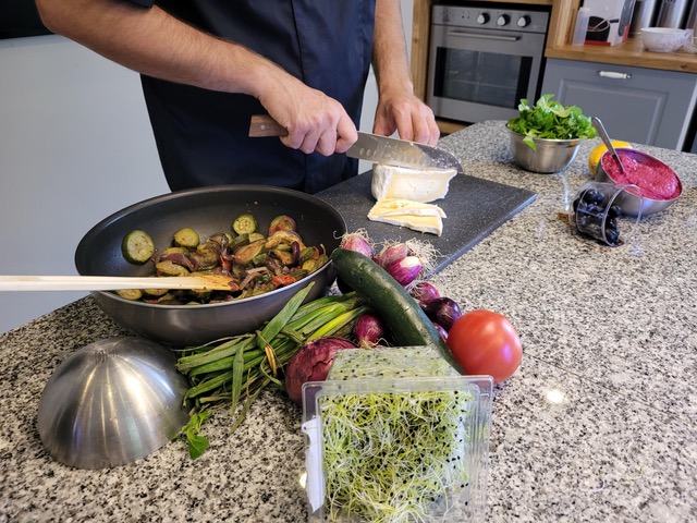 Atelier : Les bases de la cuisine : découpe de légumes, travail autour du poisson et de la viande, marinades, techniques de cuisson, assaisonnement…