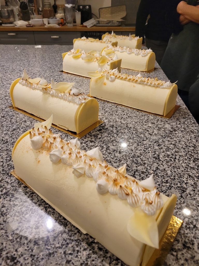 Atelier Bûche, biscuit sablé, crémeux citron, insert et meringue italienne