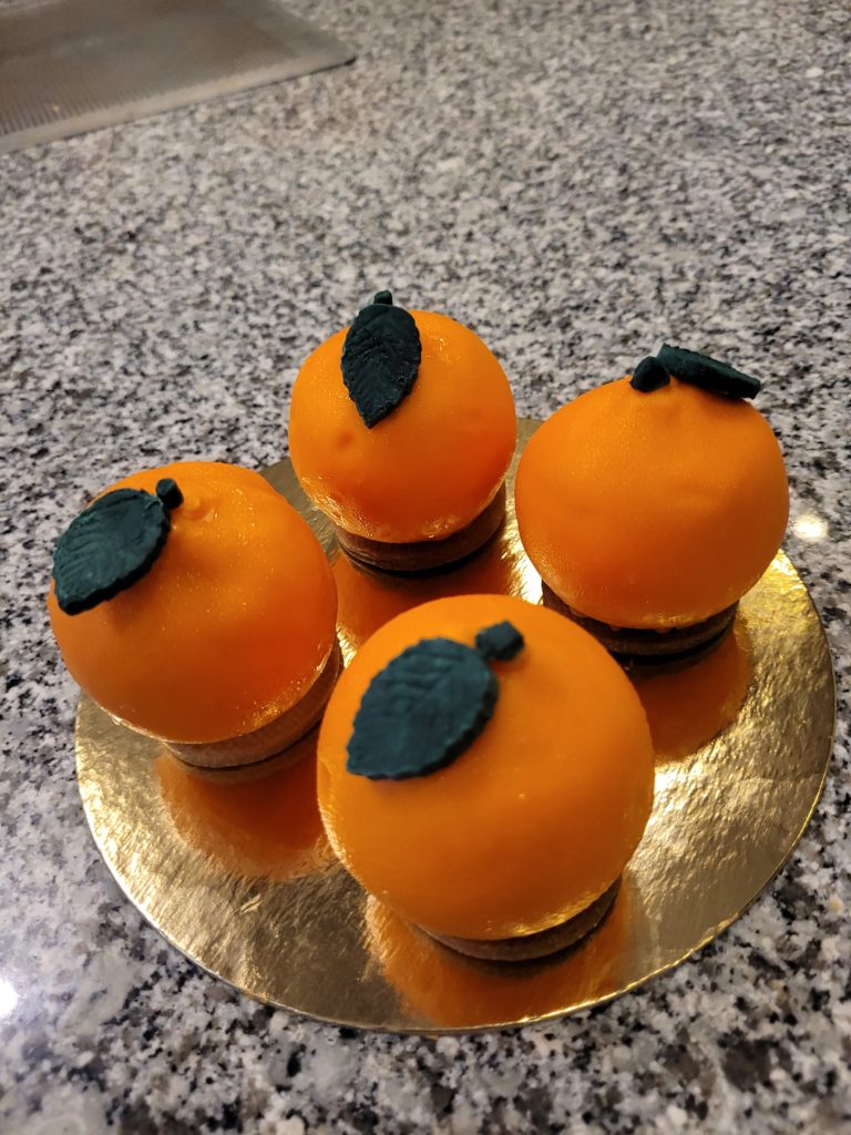 Entremets individuels en trompe l'oeil,  bavaroise fruits , exotique, biscuit, insert …