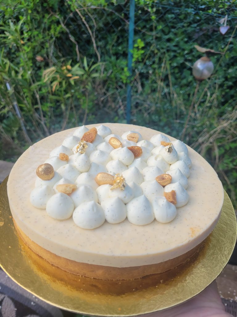 Atelier tarte Nuage Vanille, sur pâte sablée, crémeux vanille, croustillant gianduja au lait, mousseux vanille
