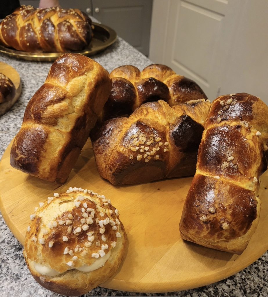brioches, cravates chocolat, tresses, tropézienne...